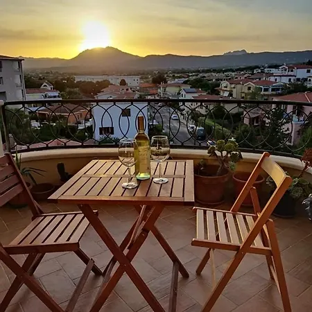 Noemi - Panoramic, Speed Wi-fi, Fully Equipped Apartment Olbia